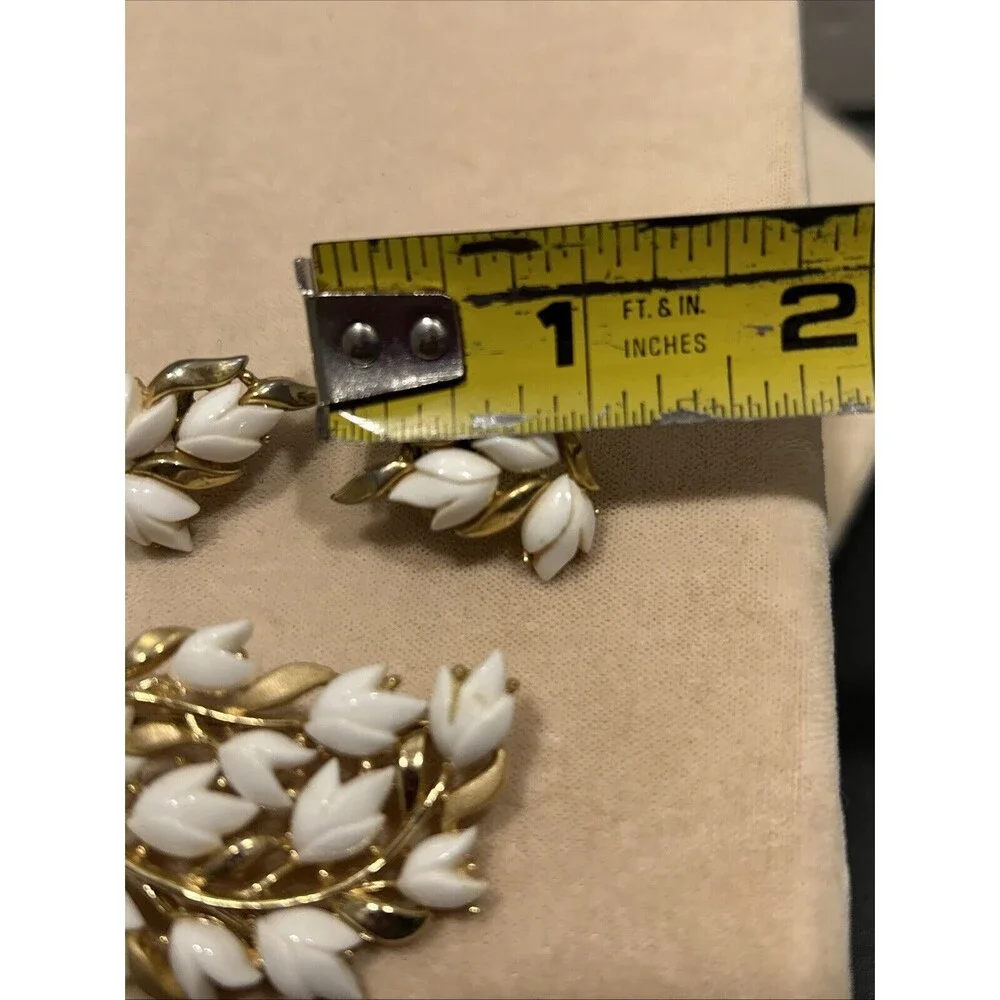 Trifari crown brooch